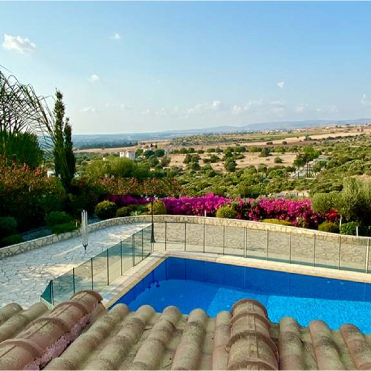 SeaView villa on large plot in golf resort in Paphos