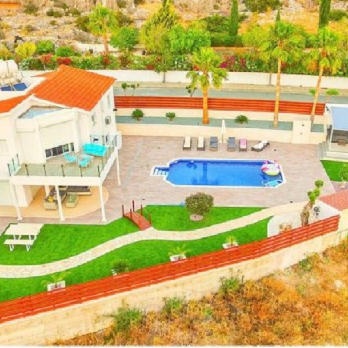 Stunning villa on large plot in Paphos