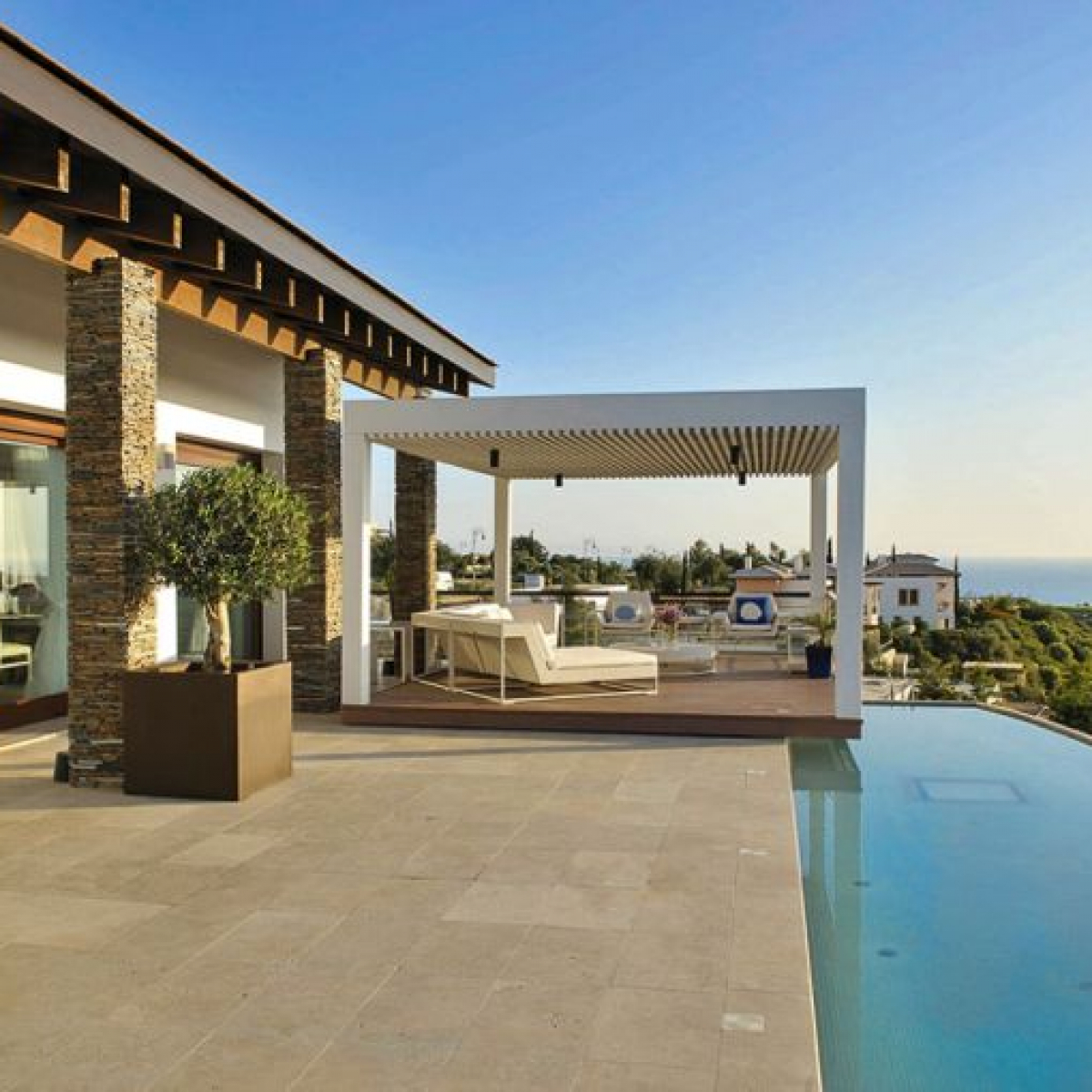 extensive stunning modern golf villa in Paphos