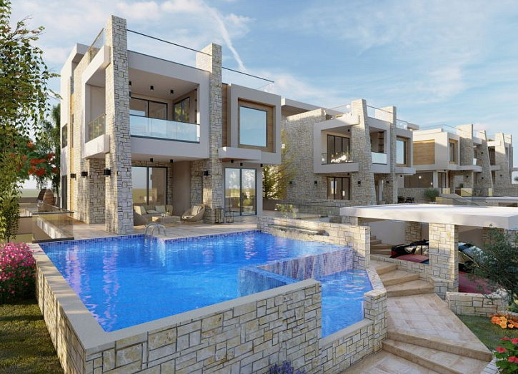 Luxury villa just 100 m from sea