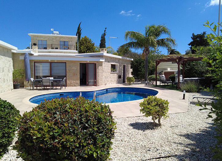 Bungalow with sea & mountains views
