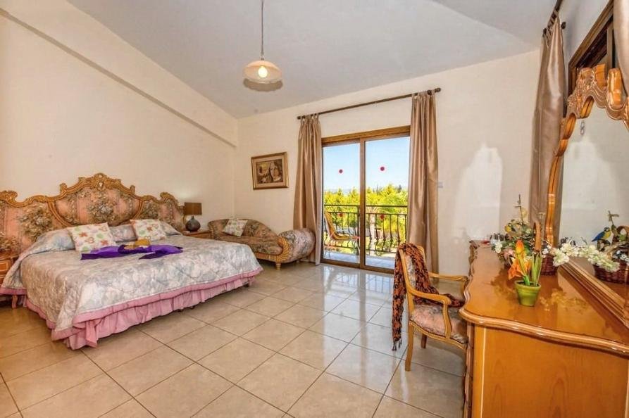 Bungalow on large seaview plot in Polis