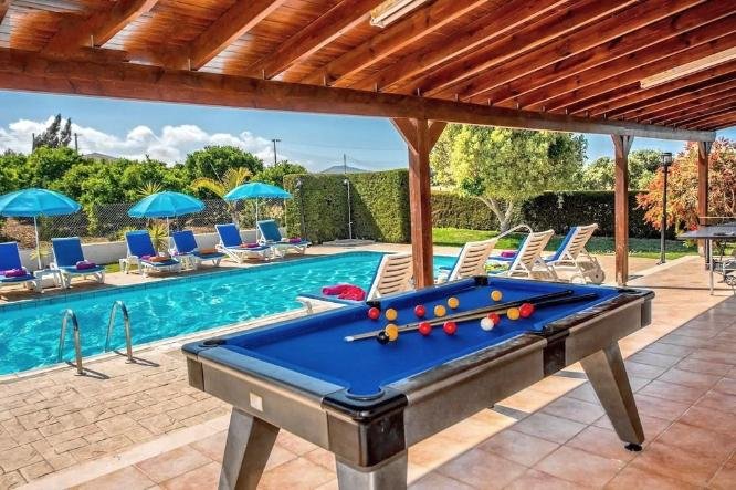 Renovated villa 400m from beach