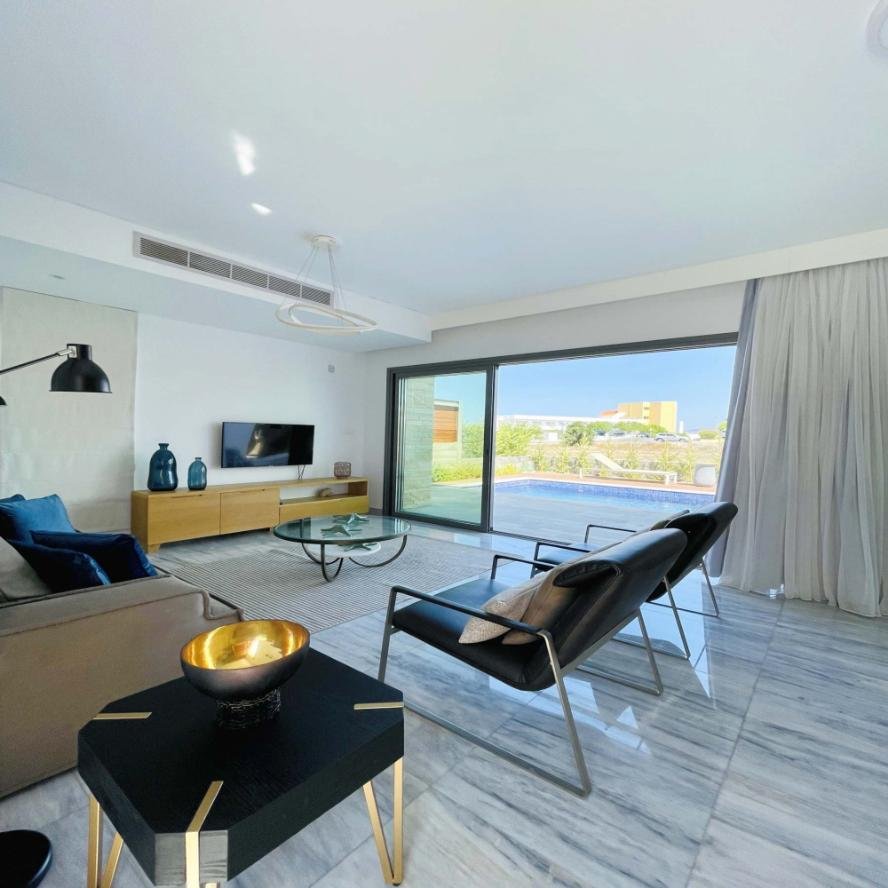 Cyp PR fast track. Villa with pool near International school of Paphos