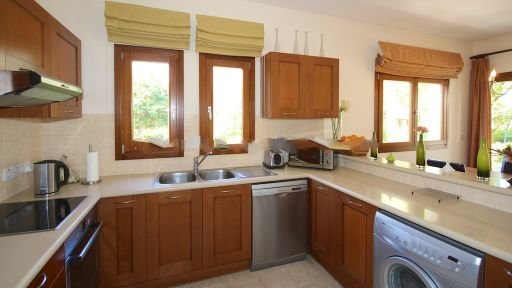 Villa with private pool, walking distance to facilities of  Aphrodite Hills resort