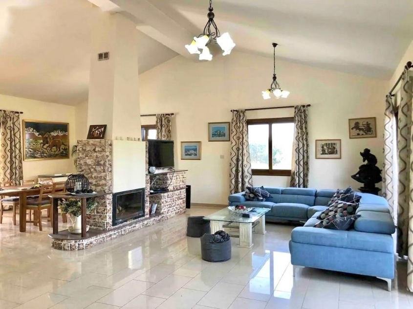 Renovated villa 400m from beach
