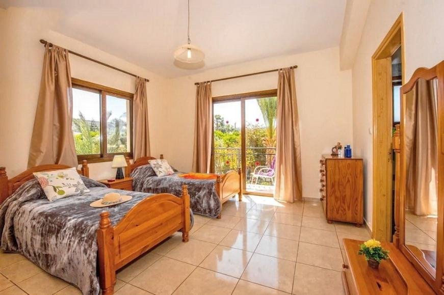 Bungalow on large seaview plot in Polis