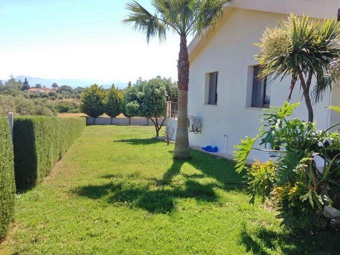 Bungalow on large seaview plot in Polis