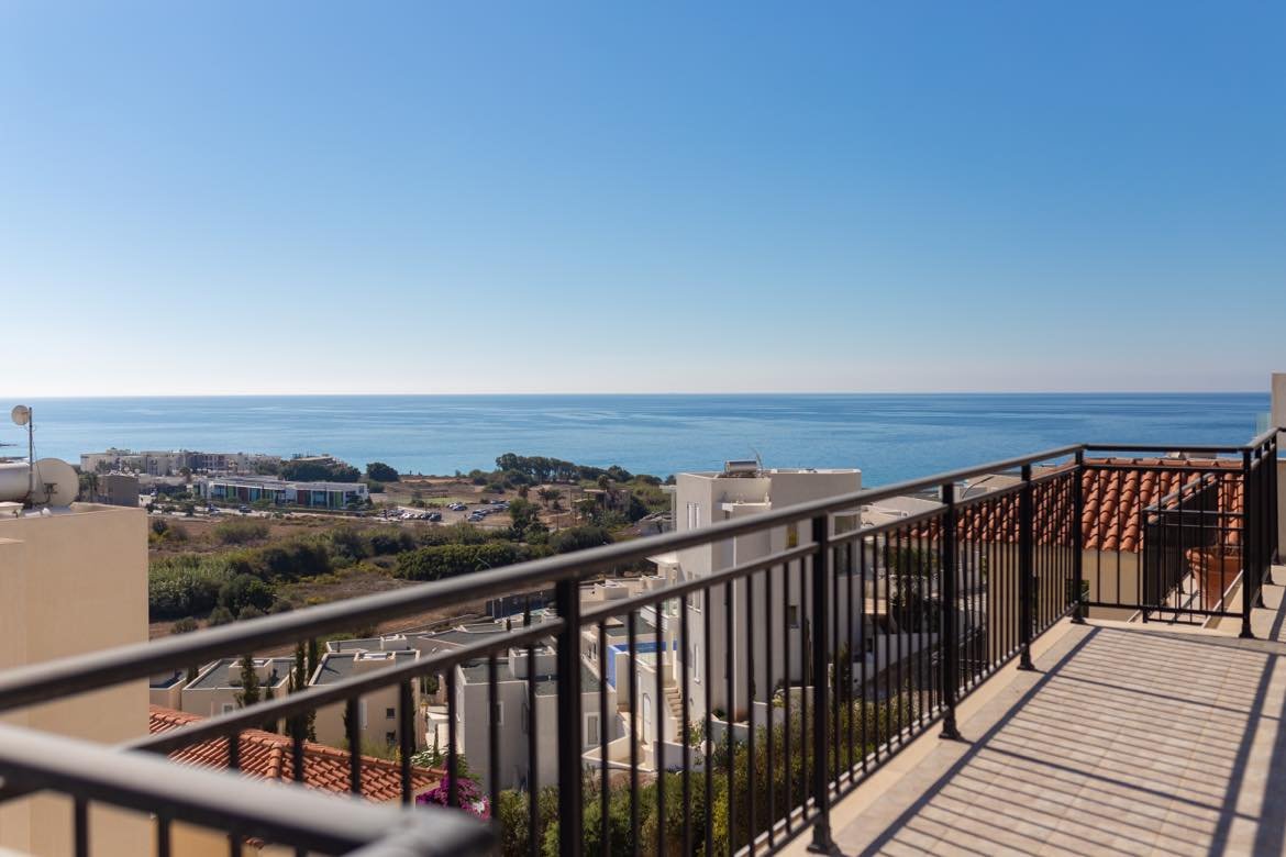 Seaview Penthouse with private sw pool