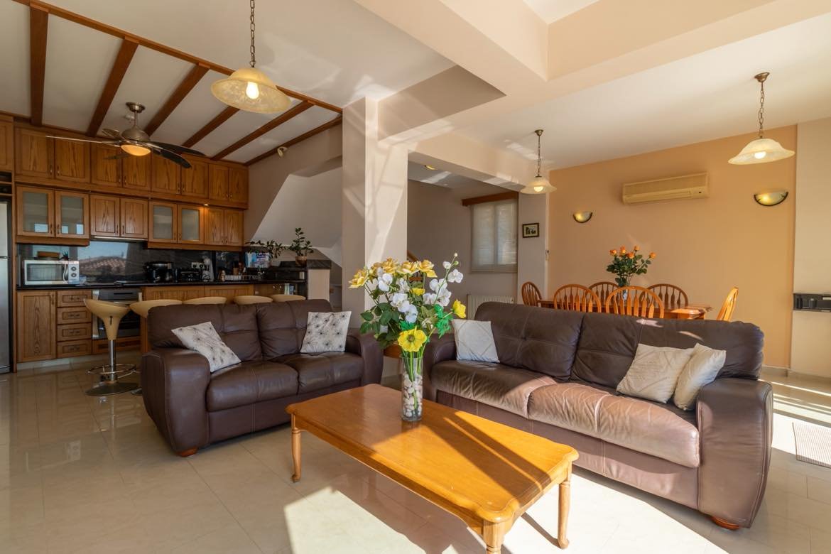 Renovated Townhouse 300 m from beach