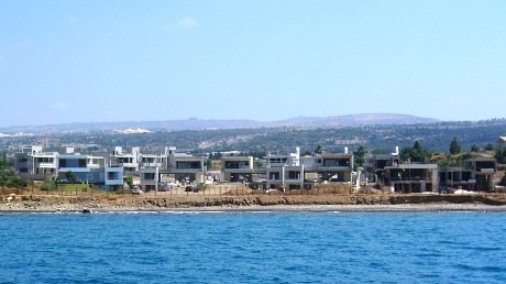 Вилла в комплексе на первой линии моря