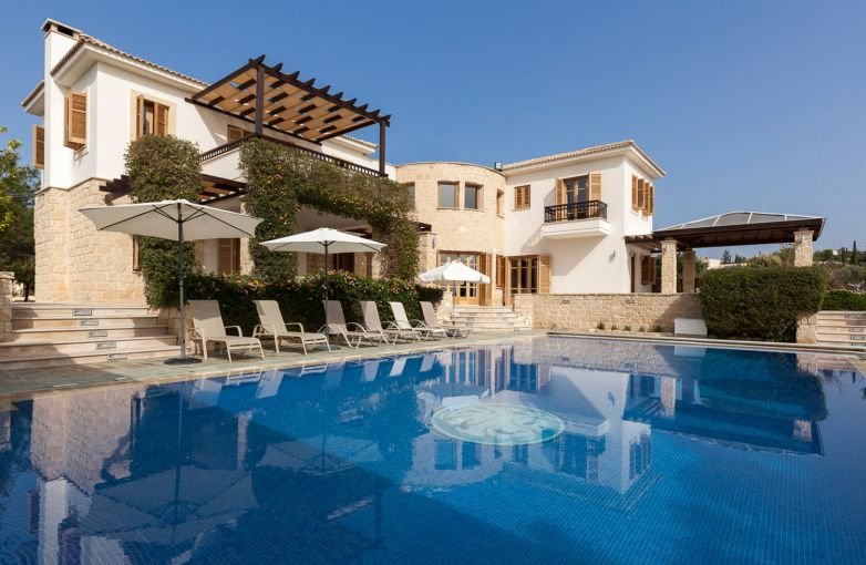 spectacular golf villa with sea views in Paphos