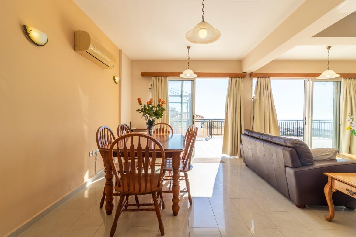 Seaview Penthouse with private sw pool