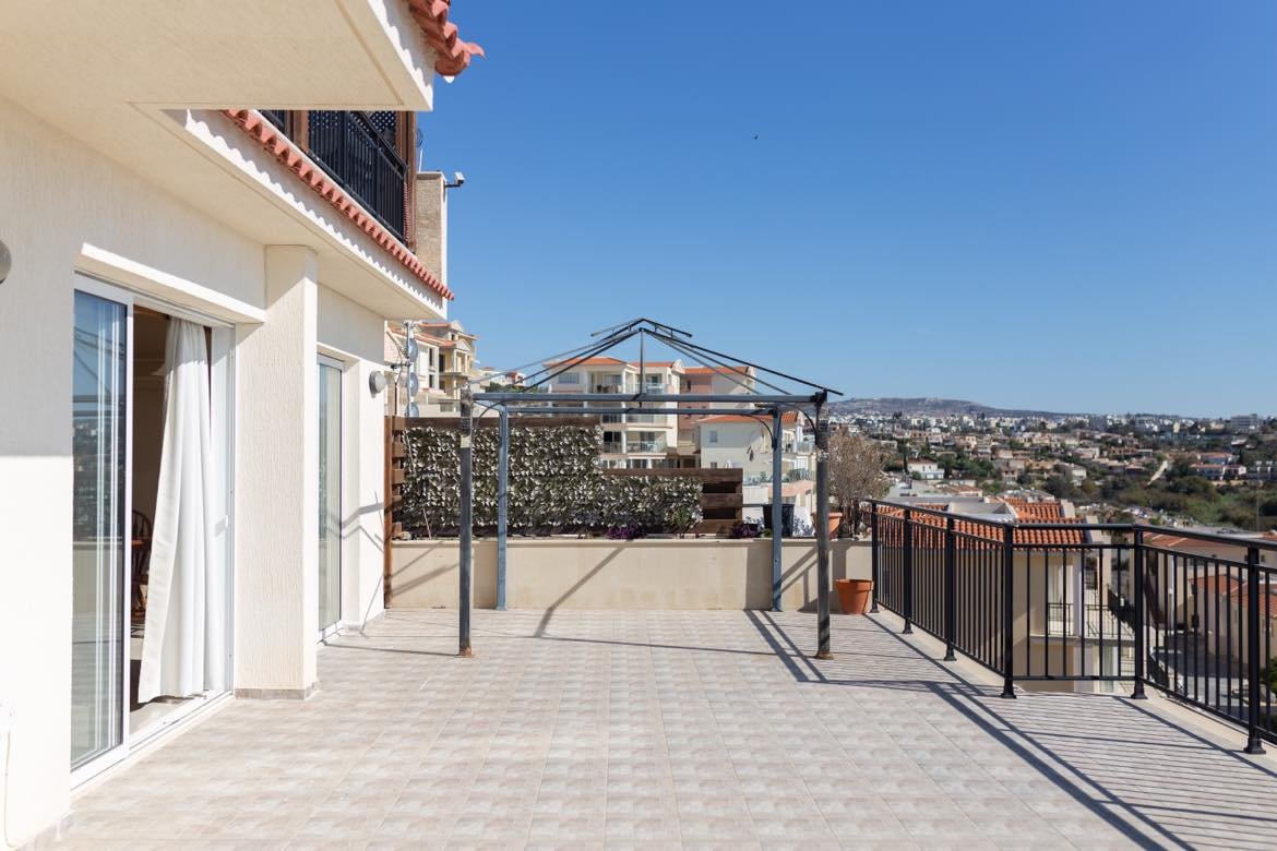 Seaview Penthouse with private sw pool
