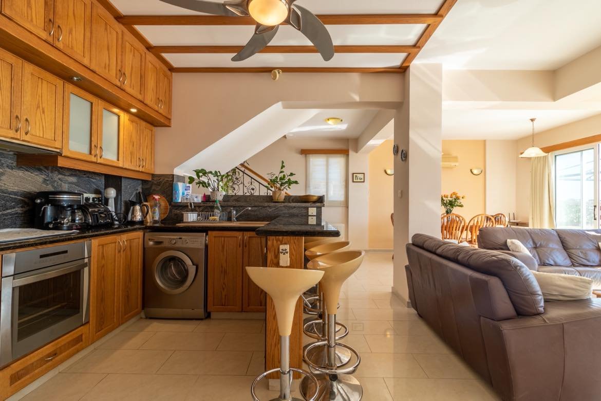 Seaview Penthouse with private sw pool