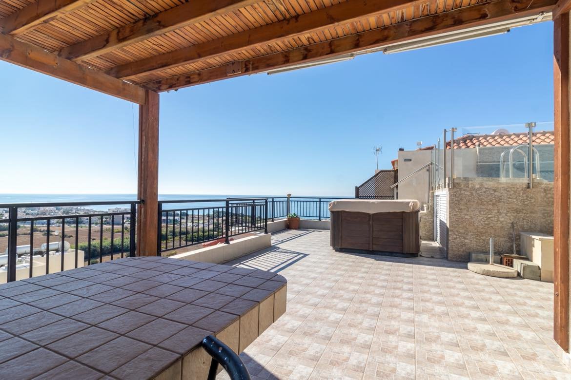 Seaview Penthouse with private sw pool