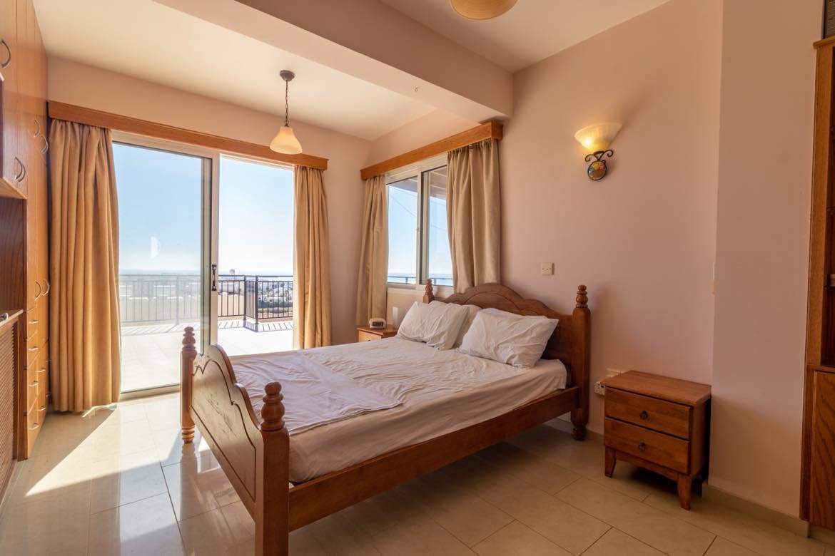 Seaview Penthouse with private sw pool