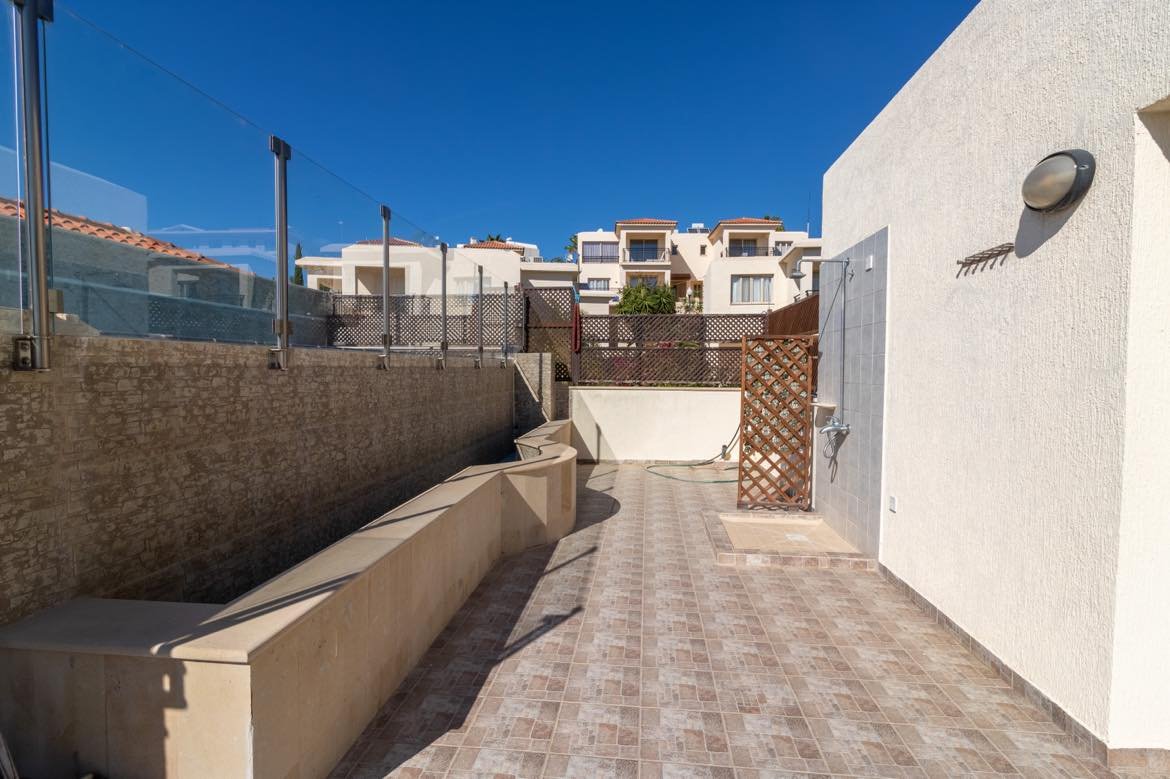 Seaview Penthouse with private sw pool