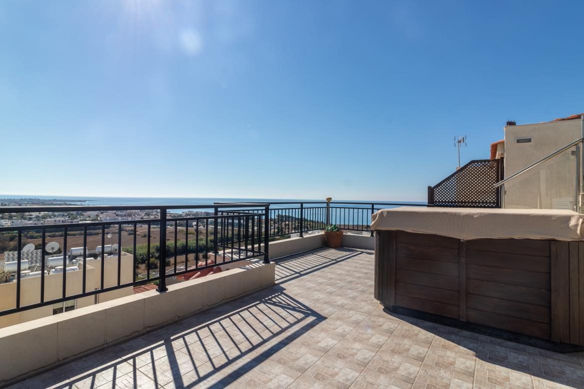 Seaview Penthouse with private sw pool