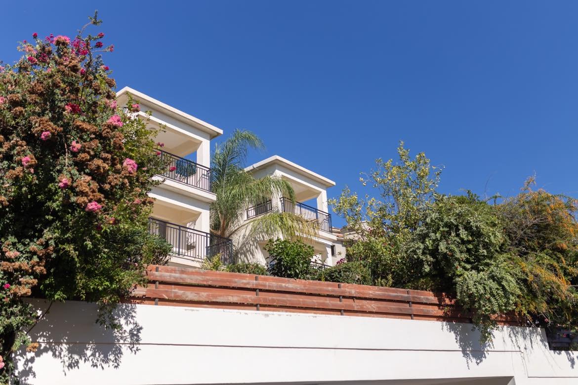 Seaview Penthouse with private sw pool