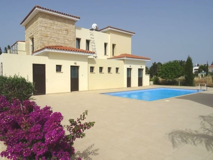 Semihouse 300m from beach