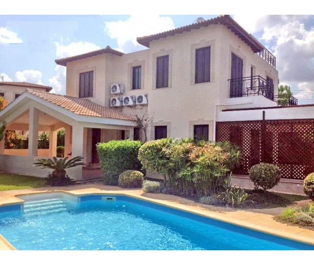 2nd line beachfront villa