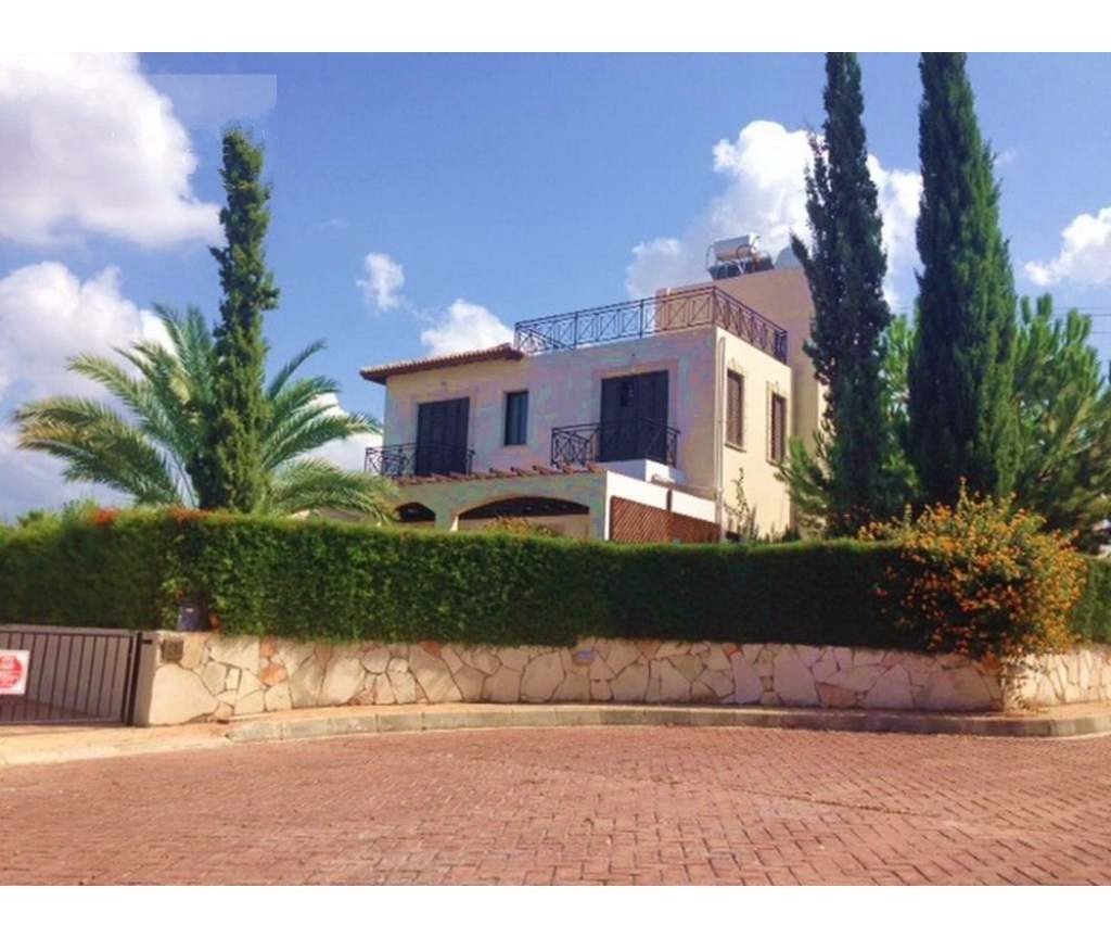 2nd line beachfront villa