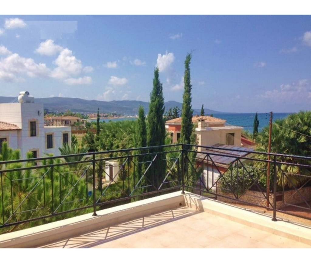 2nd line beachfront villa