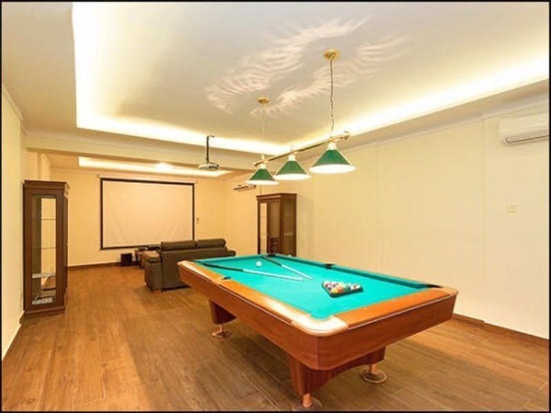 Beachfront villa on large plot