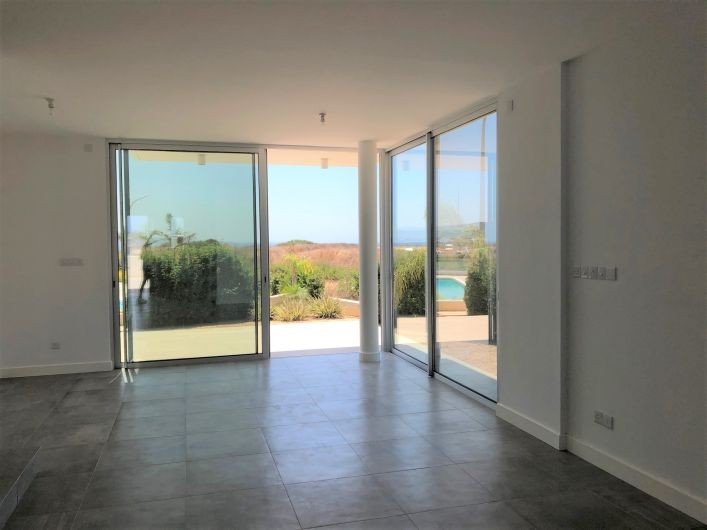 Keyready villa in seafront resort