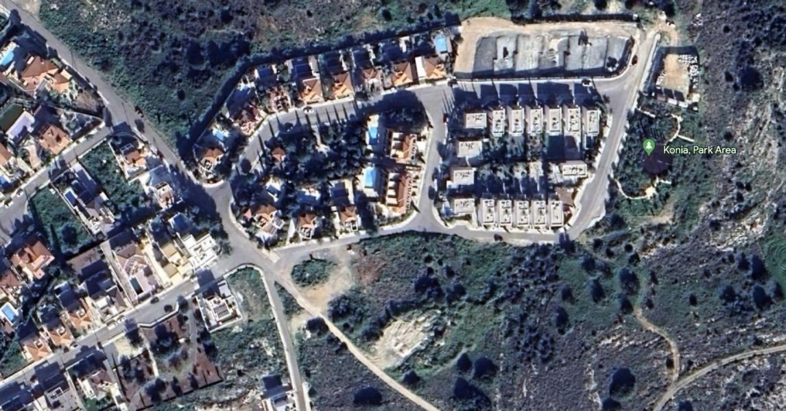 Townhouse in gated complex