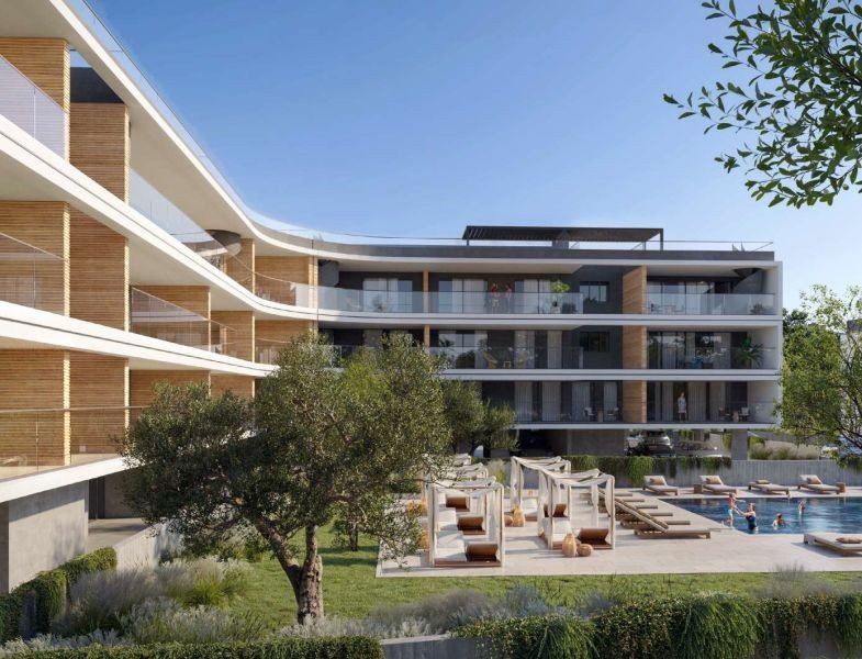 Apartment in luxury complex near sea