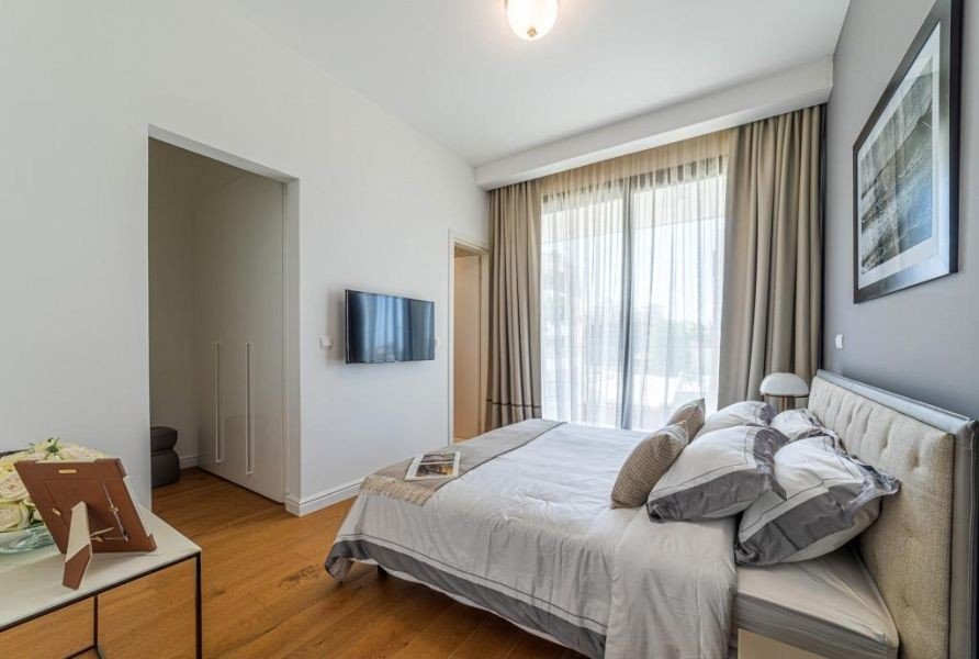 Apartment in luxury complex near sea