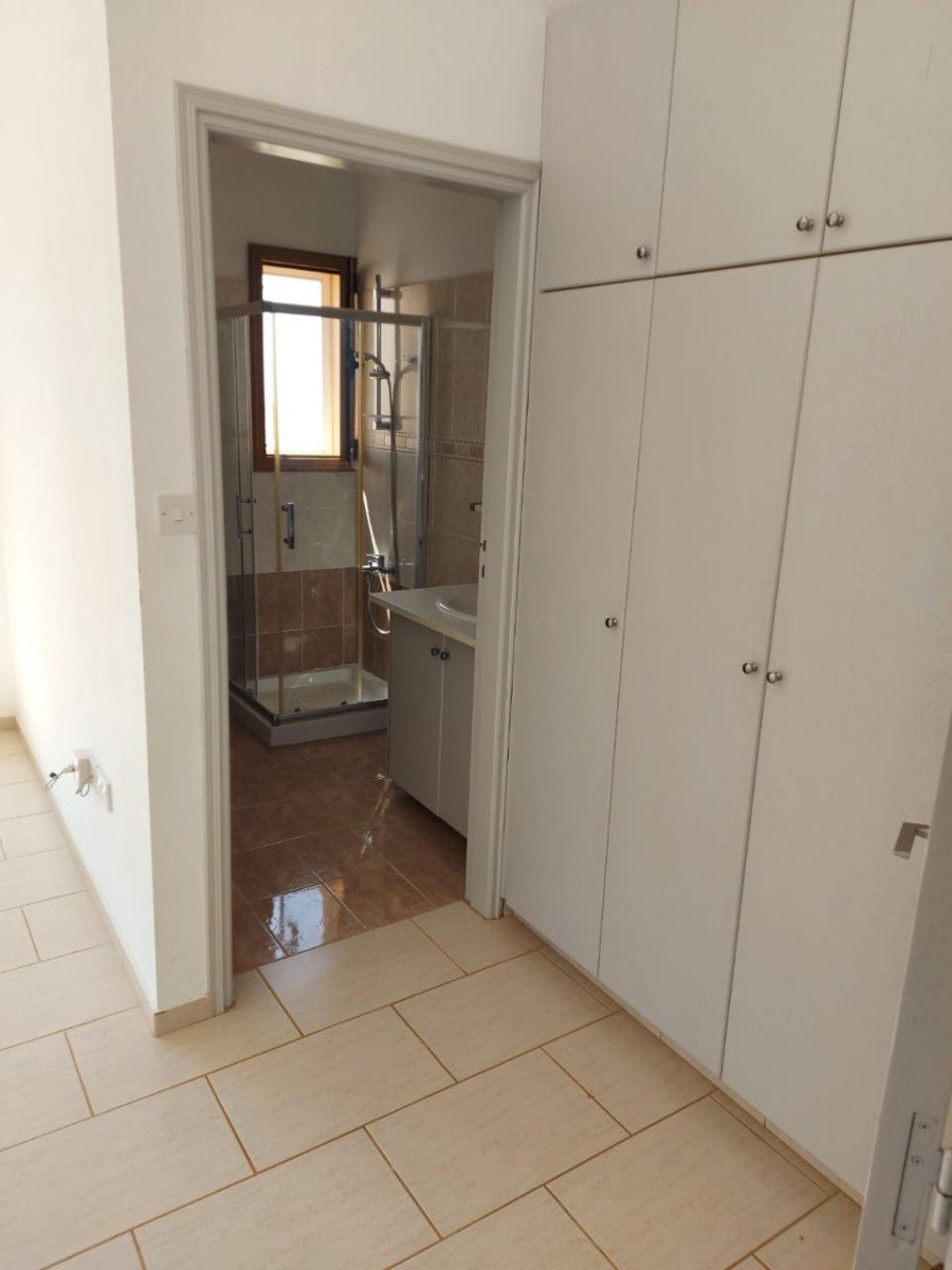 Unfurnished villa on large plot in Paphos