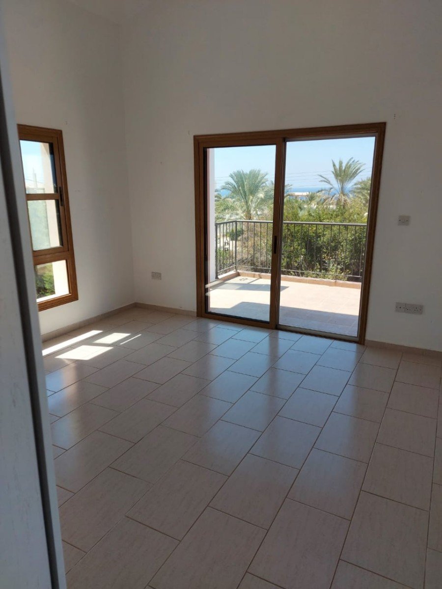 Unfurnished villa on large plot in Paphos