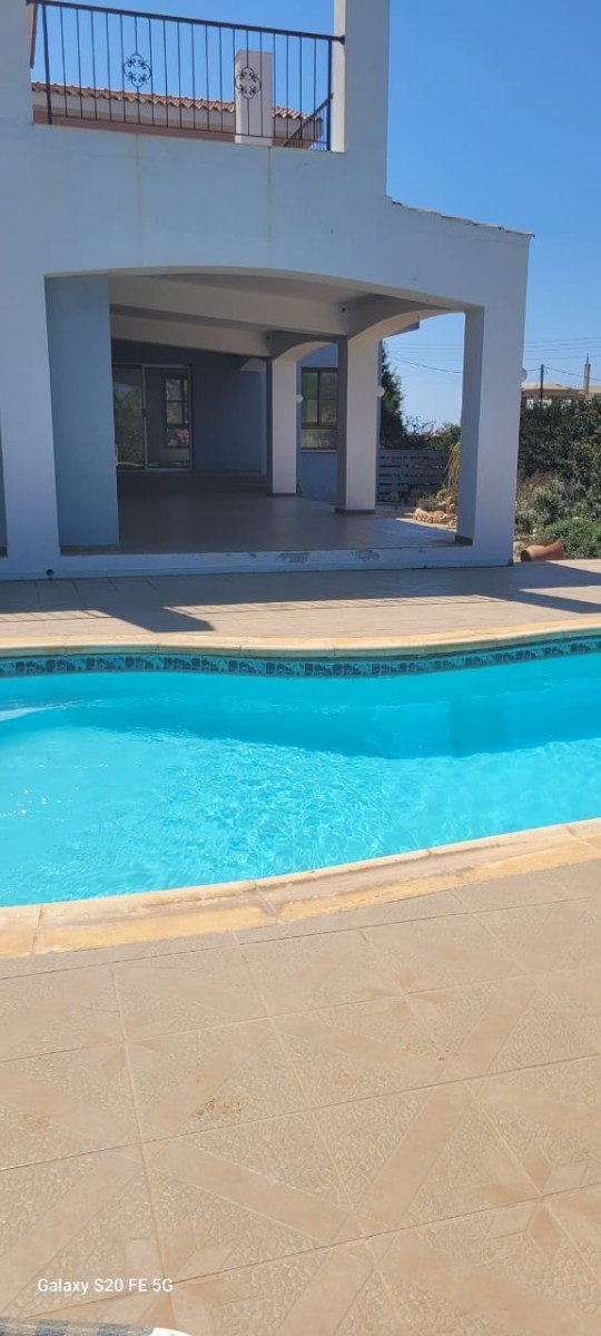 Unfurnished villa on large plot in Paphos