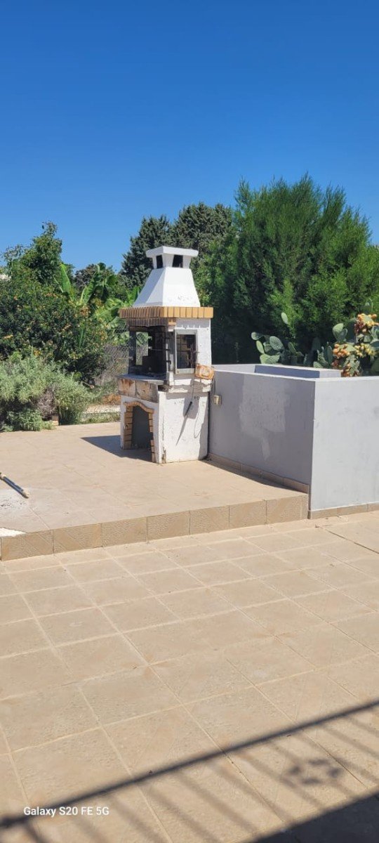 Unfurnished villa on large plot in Paphos
