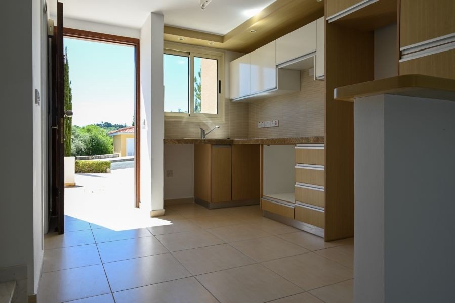 Townhouse in key ready complex in Polis