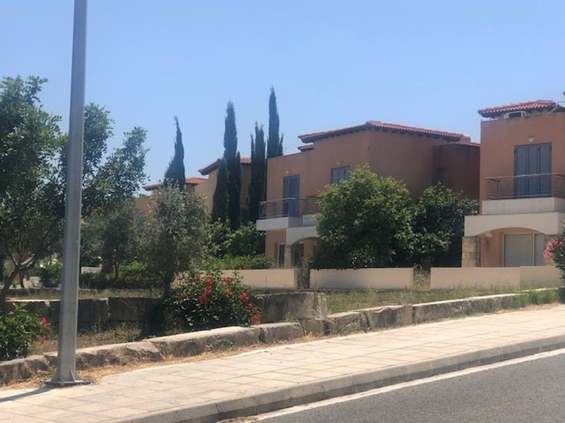 Townhouse in key ready complex in Polis