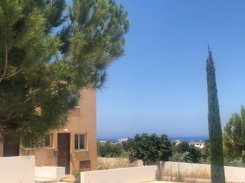 Townhouse in key ready complex in Polis