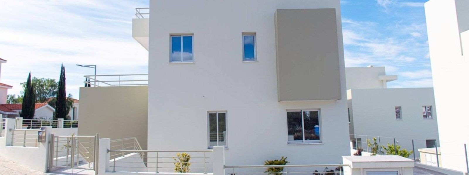 Hilltop villa with sea views in Paphos