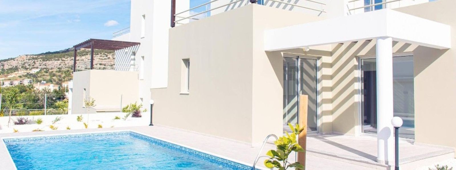 Hilltop villa with sea views in Paphos