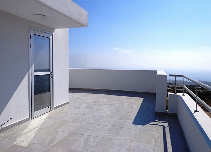 Hilltop villa with sea views in Paphos