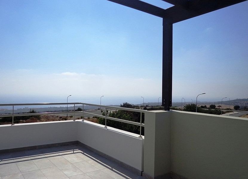 Hilltop villa with sea views in Paphos