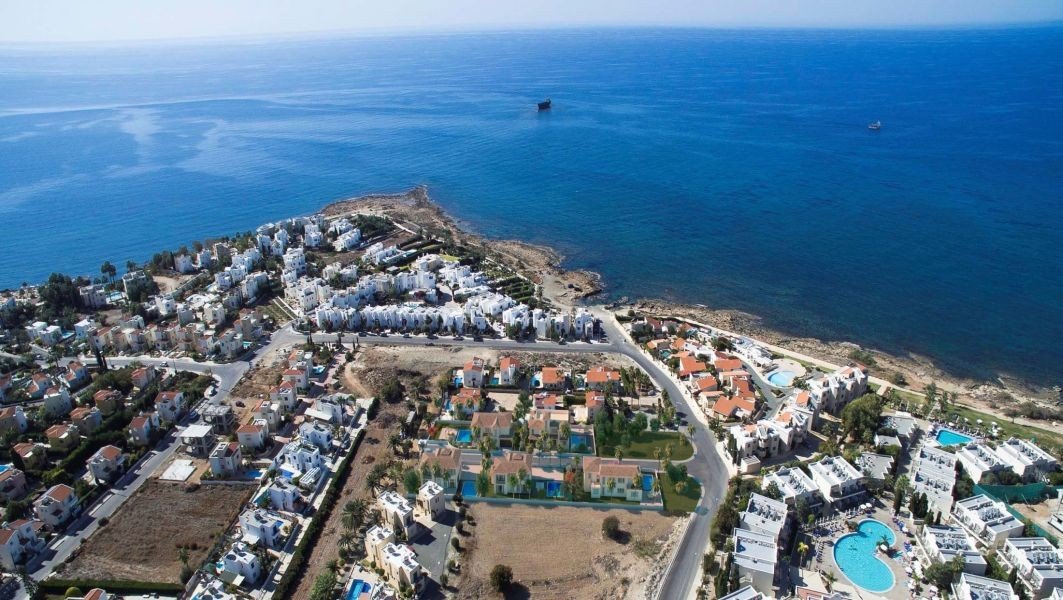 Bezugsfertige Villa 150 m vom Meer in Paphos