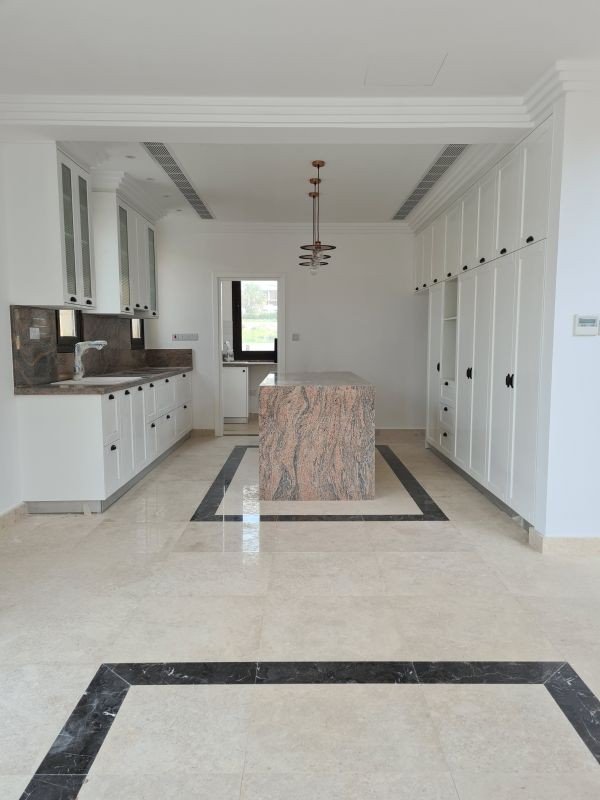 Bezugsfertige Villa 150 m vom Meer in Paphos