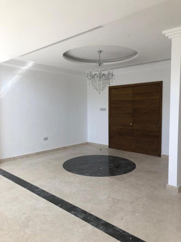 Bezugsfertige Villa 150 m vom Meer in Paphos