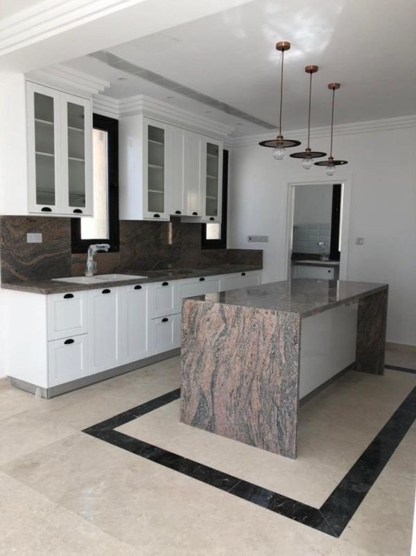 Bezugsfertige Villa 150 m vom Meer in Paphos