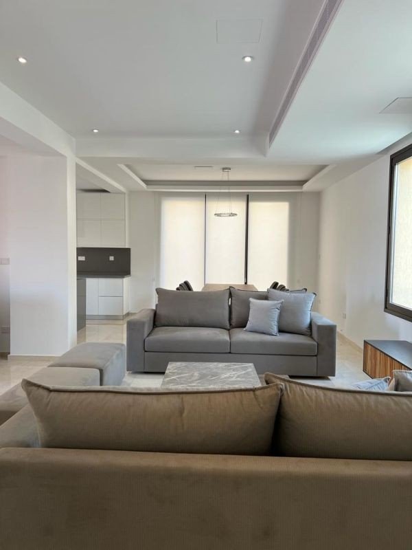 Bezugsfertige Villa 150 m vom Meer in Paphos