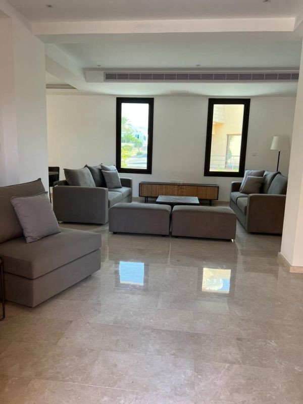 Bezugsfertige Villa 150 m vom Meer in Paphos